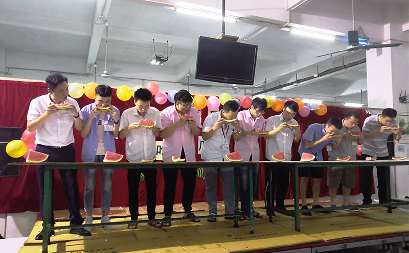 Ăn dưa hấu vào ngày 19 tháng 8
