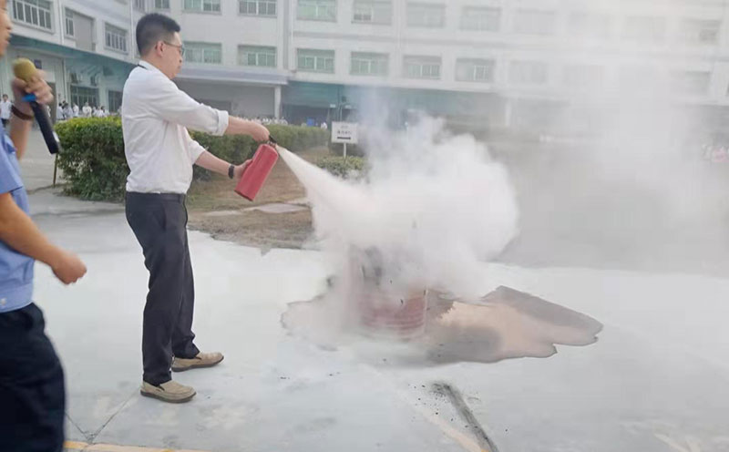 Diễn tập phòng cháy chữa cháy vào ngày 19/11
